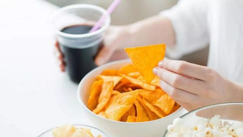 Ph&aacute;t hiện nh&oacute;m thực phẩm g&acirc;y nghiện chẳng k&eacute;m g&igrave; chất k&iacute;ch th&iacute;ch, ăn nhiều c&oacute; thể &lsquo;b&agrave;o m&ograve;n&rsquo; sức khỏe - Ảnh 1.