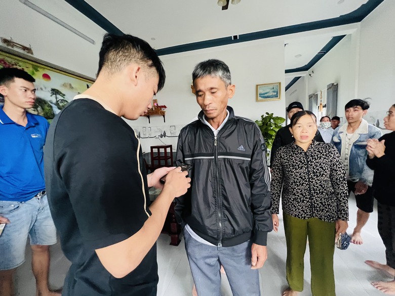 Thất thần ng&oacute;ng tin 12 ngư d&acirc;n Quảng Nam mất t&iacute;ch tr&ecirc;n biển - Ảnh 3.