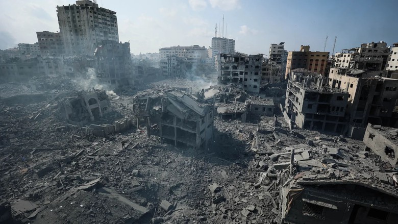 Ph&oacute;ng vi&ecirc;n CNN chạy khỏi Gaza: &ldquo;T&ecirc;n lửa n&atilde; xuống nơi vợ con t&ocirc;i mới rời đi&rdquo; - Ảnh 2.