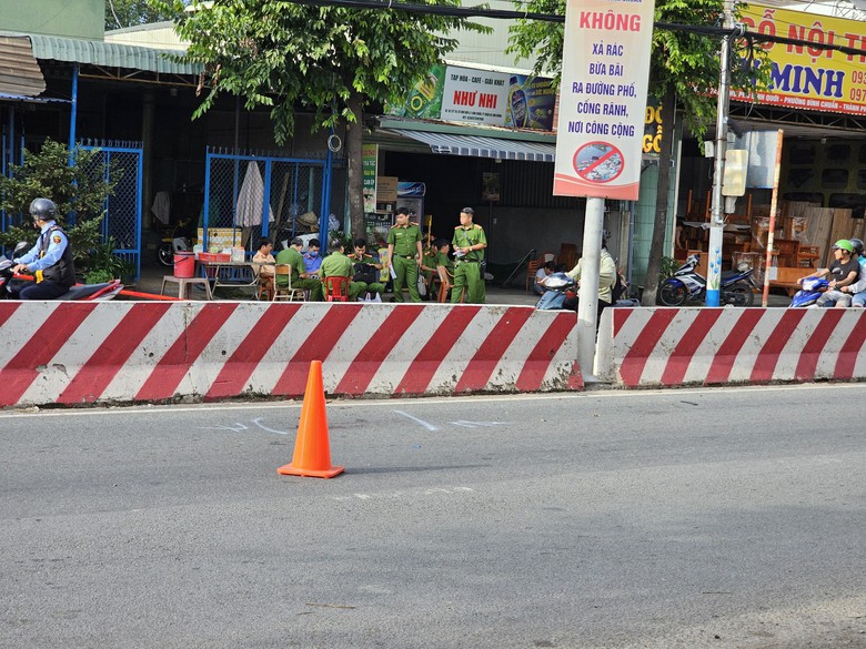 Xe máy tông dải phân cách, 3 thanh niên tử vong - Ảnh 3. Xe máy tông dải phân cách, 3 thanh niên tử vong - Ảnh 3.