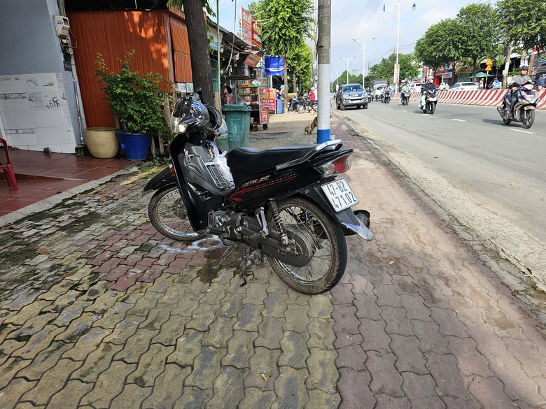 Xe máy tông dải phân cách, 3 thanh niên tử vong - Ảnh 2. Xe máy tông dải phân cách, 3 thanh niên tử vong - Ảnh 2.