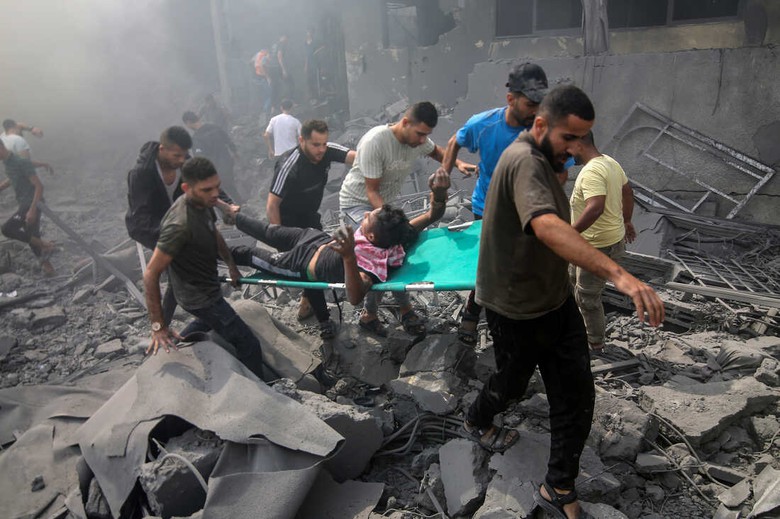 Thảm khốc bệnh viện Gaza bị tấn c&ocirc;ng, B&aacute;c sĩ Kh&ocirc;ng bi&ecirc;n giới: &lsquo;Ch&uacute;ng t&ocirc;i kiệt sức&rsquo; - Ảnh 1.
