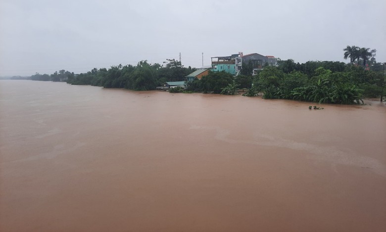 Mưa lớn, nhiều nơi tại Quảng Trị, Huế đang bị ngập s&acirc;u - Ảnh 3.