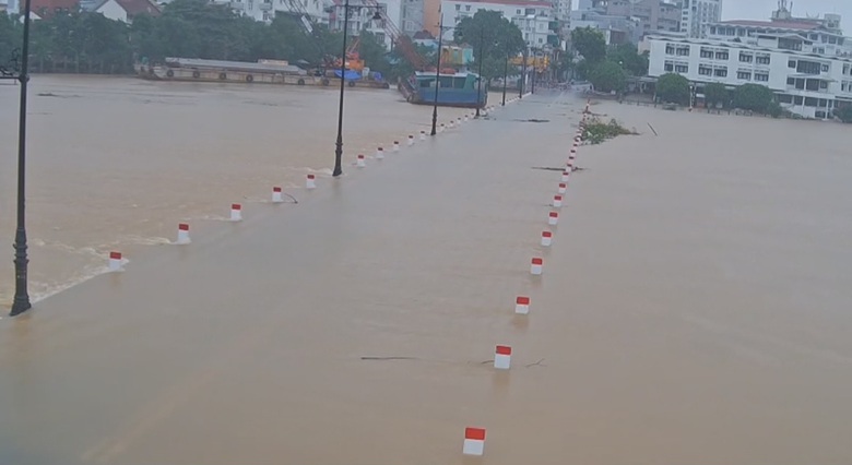 Mưa lớn, nhiều nơi tại Quảng Trị, Huế đang bị ngập s&acirc;u - Ảnh 11.