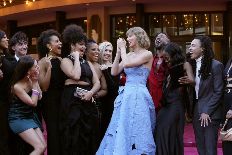 Ca sĩ Taylor Swift tiết lộ bộ phim The Eras Tour sẽ được c&ocirc;ng chiếu tại Việt Nam - Ảnh 5.