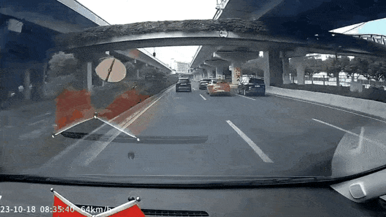 Bị l&ecirc;n &aacute;n v&igrave; g&acirc;y tai nạn thảm khốc, t&agrave;i xế taxi &ldquo;lật ngược t&igrave;nh thế&rdquo; nhờ camera h&agrave;nh tr&igrave;nh - Ảnh 1.