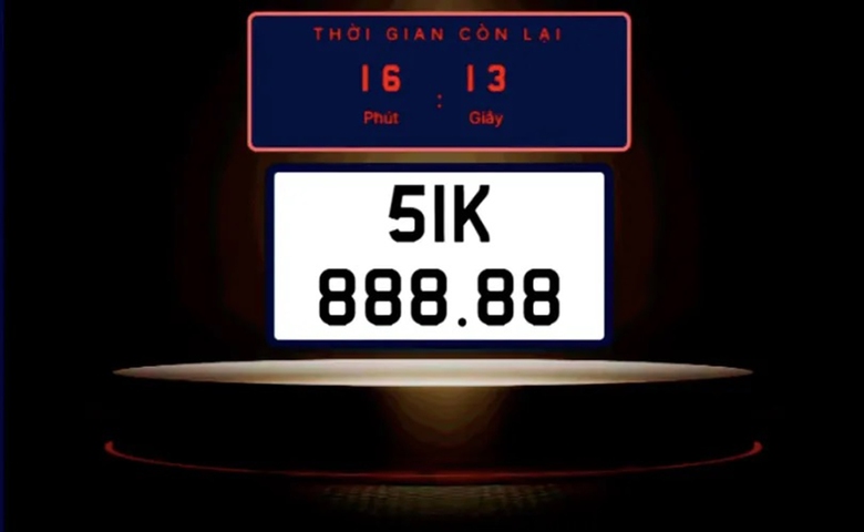 Phạt tiền người bỏ cọc đấu gi&aacute; biển số - Ảnh 1.