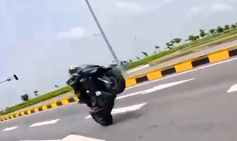 Đ&atilde; t&igrave;m ra nh&oacute;m thanh ni&ecirc;n điều khiển xe PKL  l&agrave;m n&aacute;o loạn khu du lịch C&aacute;t B&agrave; - Ảnh 2.