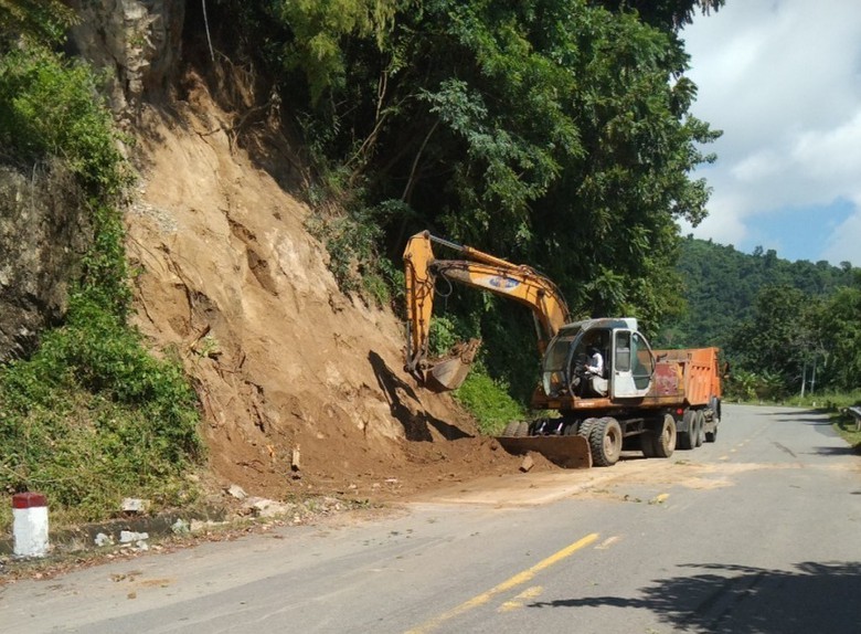 Gấp r&uacute;t khắc phục sạt lở đ&egrave;o Ngoạn Mục qua Ninh Thuận - Ảnh 3.