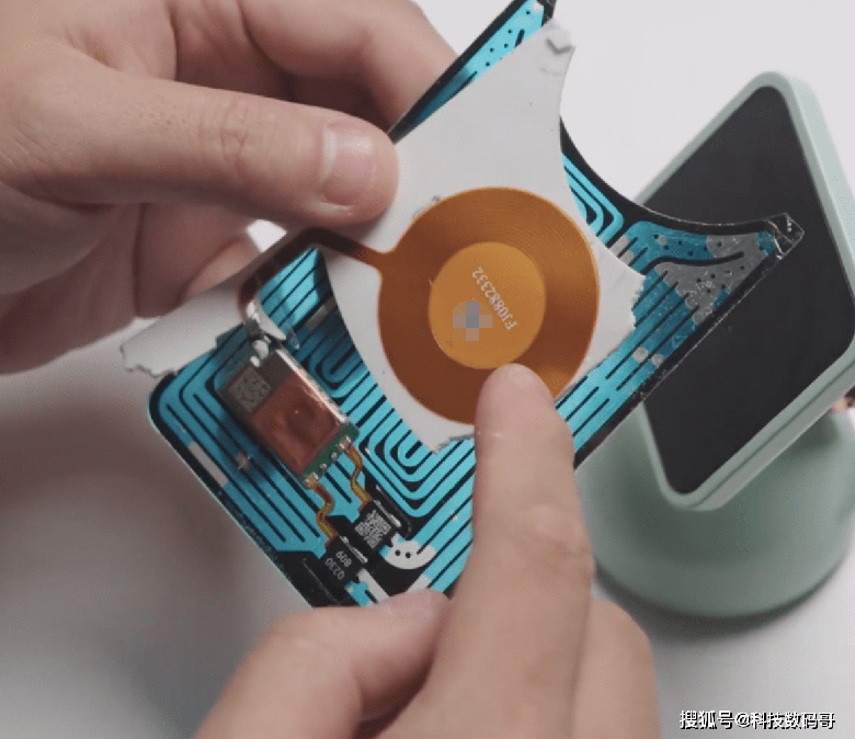 Cố khắc phục "rồng lửa" iPhone 15 Pro, Apple n&ecirc;n học hỏi điều g&igrave; từ người Trung Quốc? - Ảnh 3.