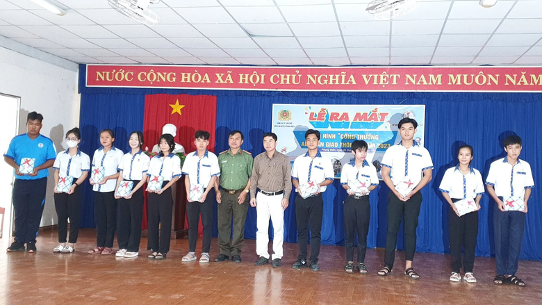 Cần Thơ: Nhiều giải ph&aacute;p gi&uacute;p m&ocirc; h&igrave;nh Cổng trường An to&agrave;n giao th&ocirc;ng ph&aacute;t huy hiệu quả - Ảnh 2.