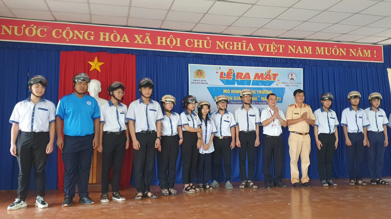 Cần Thơ: Nhiều giải ph&aacute;p gi&uacute;p m&ocirc; h&igrave;nh Cổng trường An to&agrave;n giao th&ocirc;ng ph&aacute;t huy hiệu quả - Ảnh 1.