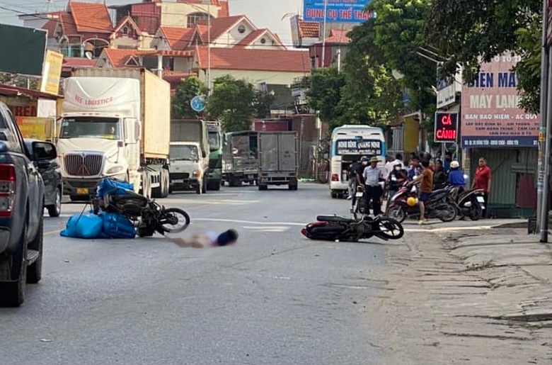 Hưng Y&ecirc;n: Va chạm với xe kh&aacute;ch tr&ecirc;n QL39, một người đ&agrave;n &ocirc;ng đi xe m&aacute;y tử vong - Ảnh 1.