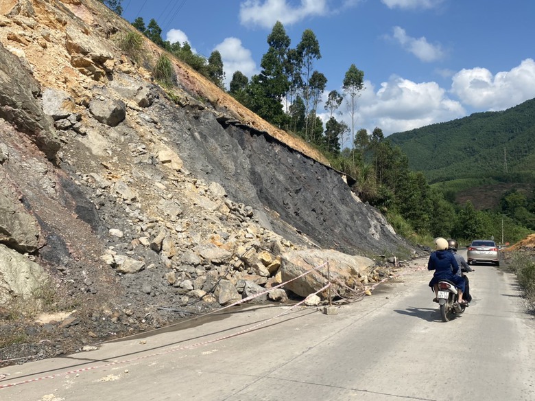 V&igrave; sao đường li&ecirc;n x&atilde; gần 80 tỷ đồng ở TP U&ocirc;ng B&iacute; cứ mưa l&agrave; sạt lở, chia cắt? - Ảnh 4.