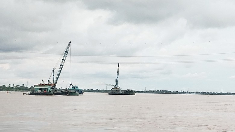 V&igrave; sao Đồng Th&aacute;p phải đ&oacute;ng ba mỏ c&aacute;t tr&ecirc;n s&ocirc;ng Tiền v&agrave; một mỏ c&aacute;t tr&ecirc;n s&ocirc;ng Hậu? - Ảnh 1.