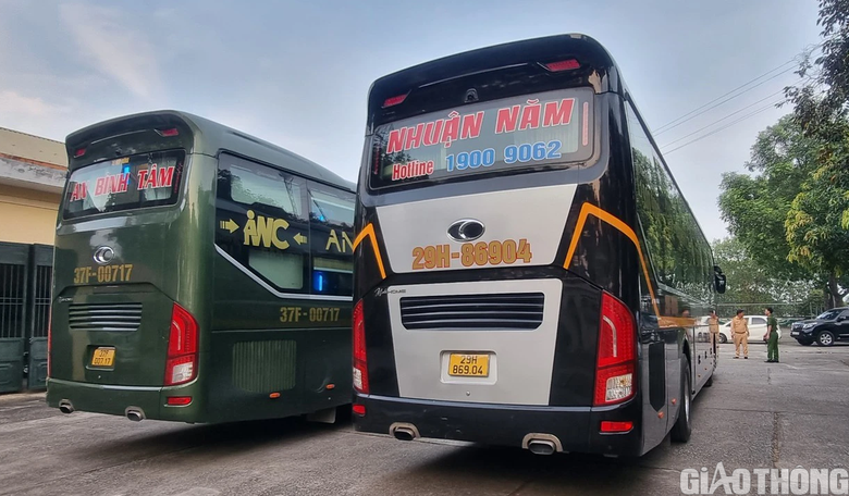 Cơ quan CSĐT v&agrave;o cuộc vụ hai nh&agrave; xe ch&egrave;n &eacute;p, g&acirc;y rối tr&ecirc;n QL1A - Ảnh 1.