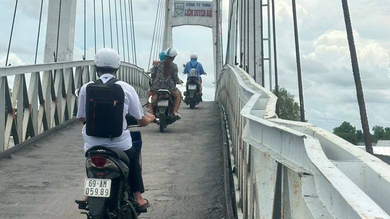 Vụ xe tải 31 tấn qua cầu treo 3,5 tấn: Sẽ xử l&yacute; thế n&agrave;o? - Ảnh 2.