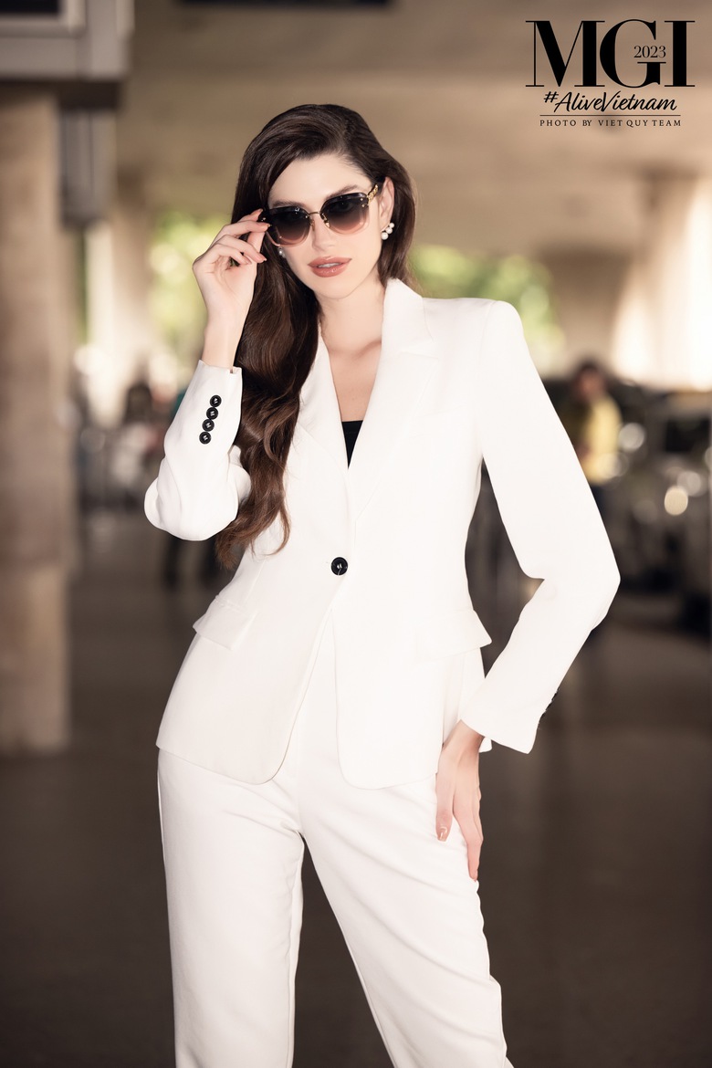 Thuỳ Tiên khí chất, "hơn thua" với nhan sắc Isabella Menin trong một khung hình - Ảnh 7. Thuỳ Tiên khí chất, "hơn thua" với nhan sắc Isabella Menin trong một khung hình - Ảnh 7.