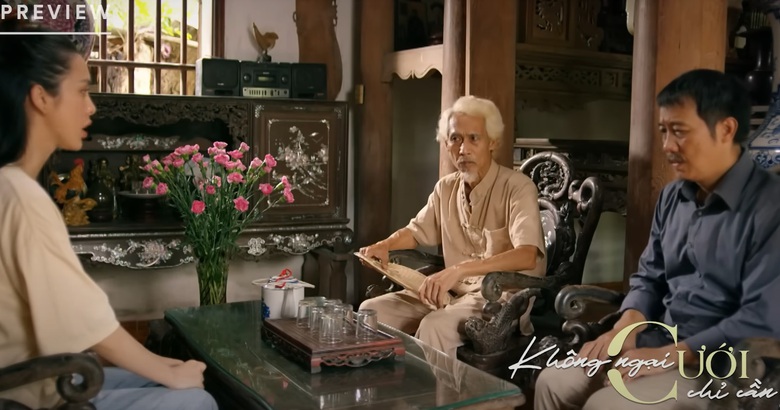 Huyền gặp phụ huynh của Đông, thẳng thắn đề nghị quản lý Đông cẩn thận. Huyền gặp phụ huynh của Đông, thẳng thắn đề nghị quản lý Đông cẩn thận.