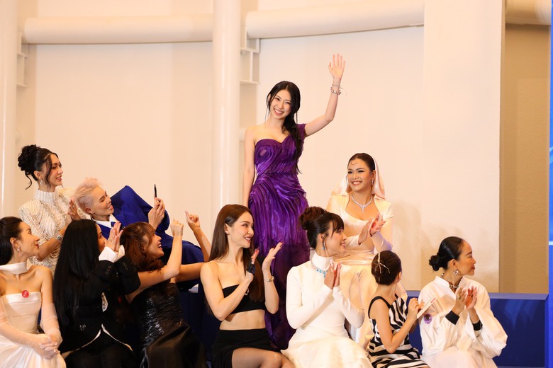 Chị đẹp đạp gió rẽ sóng 2023 công bố MV Bài hát Nơi bình minh đầy nắng - Ảnh 11. Chị đẹp đạp gió rẽ sóng 2023 công bố MV Bài hát Nơi bình minh đầy nắng - Ảnh 11.