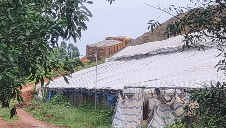 B&igrave;nh Định: Ồ ạt khai th&aacute;c đất từ mỏ phục vụ cao tốc b&aacute;n v&agrave;o l&ograve; gạch - Ảnh 8.