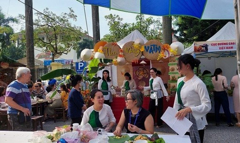 C&ocirc;ng đo&agrave;n h&agrave;ng kh&ocirc;ng tổ chức hội chợ thu ch&agrave;o mừng ng&agrave;y Phụ nữ Việt Nam - Ảnh 2.