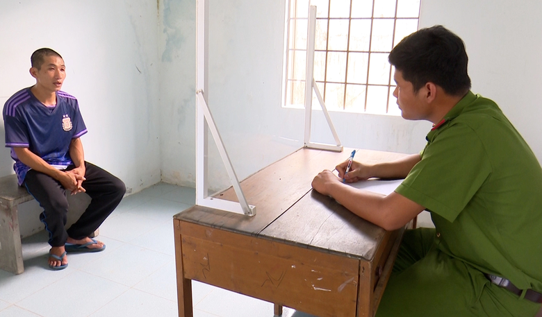 Lộ diện thanh ni&ecirc;n đ&aacute;nh 2 mẹ con "vợ hờ" t&agrave;n bạo ở An Giang - Ảnh 1.