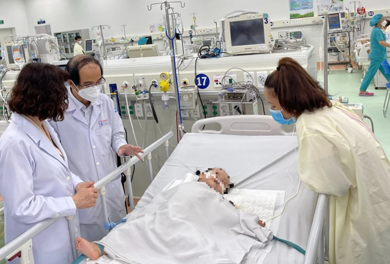 Thuốc điều trị bệnh tay ch&acirc;n miệng kh&ocirc;ng thiếu - Ảnh 1.