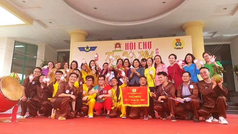 C&ocirc;ng đo&agrave;n h&agrave;ng kh&ocirc;ng tổ chức hội chợ thu ch&agrave;o mừng ng&agrave;y Phụ nữ Việt Nam - Ảnh 1.