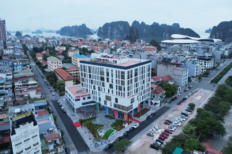 Quảng Ninh gắn biển h&agrave;ng loạt c&ocirc;ng tr&igrave;nh ch&agrave;o mừng kỷ niệm 60 năm ng&agrave;y th&agrave;nh lập tỉnh - Ảnh 3.