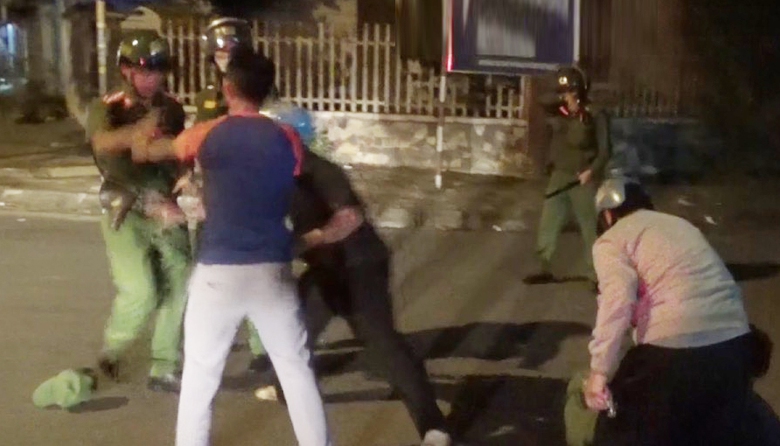 Lai Ch&acirc;u: Bắt 3 đối tượng chống người thi h&agrave;nh c&ocirc;ng vụ khiến 3 c&ocirc;ng an bị thương - Ảnh 1.