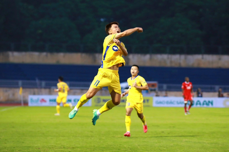 V-League: Ho&agrave;ng Đức vắng mặt, Viettel bị SLNA cưa điểm  - Ảnh 1.