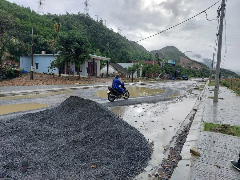 Tỉnh lộ 700 tỷ của Đ&agrave; Nẵng lại chậm c&aacute;n đ&iacute;ch v&igrave; vướng mặt bằng - Ảnh 2.