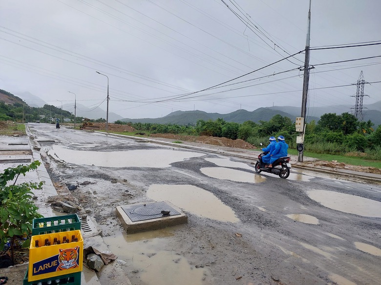 Tỉnh lộ 700 tỷ của Đ&agrave; Nẵng lại chậm c&aacute;n đ&iacute;ch v&igrave; vướng mặt bằng - Ảnh 3.