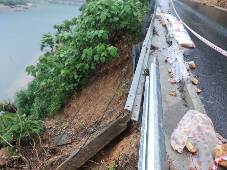 Tỉnh lộ 700 tỷ của Đ&agrave; Nẵng lại chậm c&aacute;n đ&iacute;ch v&igrave; vướng mặt bằng - Ảnh 10.