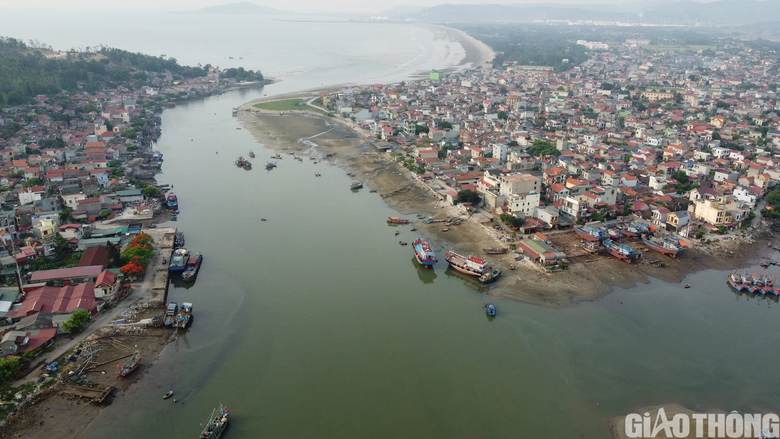 Luồng t&agrave;u ở Lạch Bạng bị bồi lắng - Ảnh 1.