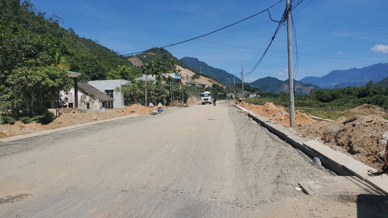 Tỉnh lộ 700 tỷ của Đ&agrave; Nẵng lại chậm c&aacute;n đ&iacute;ch v&igrave; vướng mặt bằng - Ảnh 12.