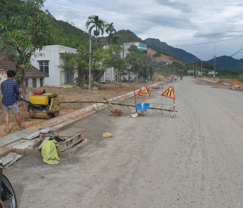 Tỉnh lộ 700 tỷ của Đ&agrave; Nẵng lại chậm c&aacute;n đ&iacute;ch v&igrave; vướng mặt bằng - Ảnh 7.