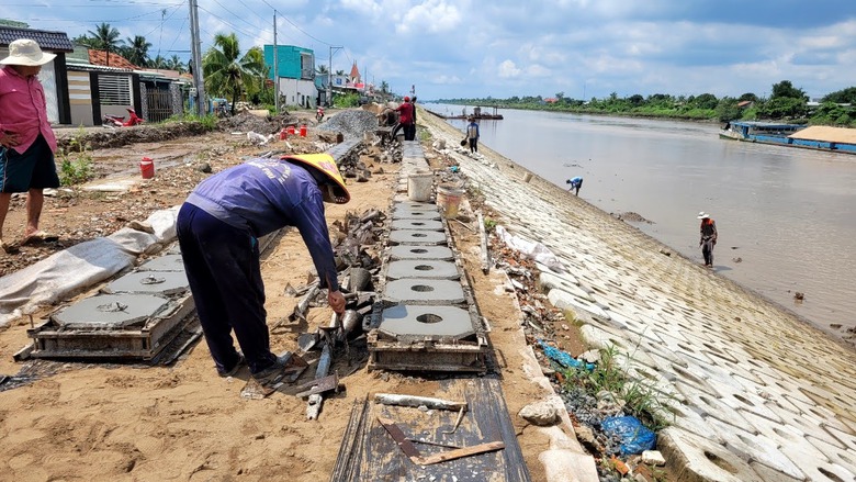 Dự &aacute;n k&ecirc;nh Chợ Gạo chạy nước r&uacute;c, ho&agrave;n th&aacute;nh cuối năm 2023 - Ảnh 1.