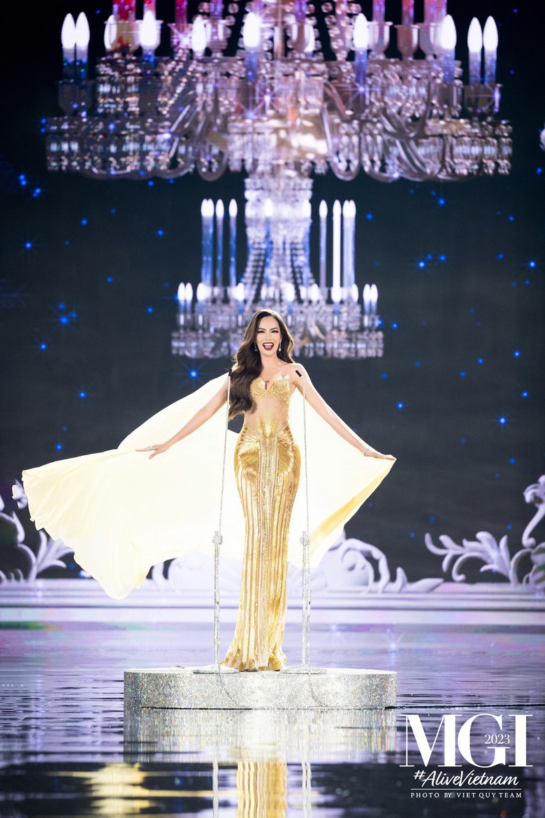 Bố L&ecirc; Ho&agrave;ng Phương bật kh&oacute;c sau phần thi của con g&aacute;i tại B&aacute;n kết Miss Grand International - Ảnh 5.
