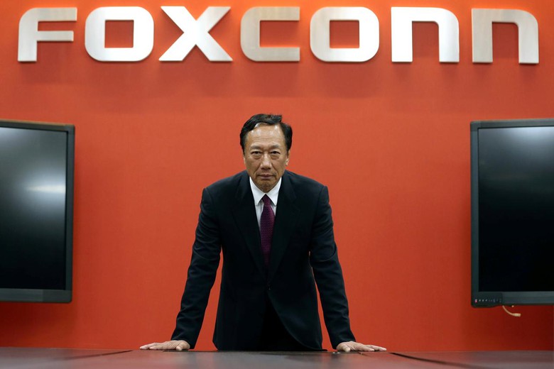 Giữa l&uacute;c Foxconn bị điều tra, người Trung Quốc lại n&oacute;i về "miếng ăn" v&agrave; "sợi t&oacute;c kh&oacute; xơi"? - Ảnh 1.