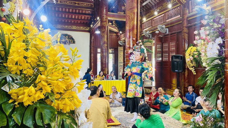 Đặc sắc thực h&agrave;nh t&iacute;n ngưỡng thờ Mẫu Thượng Ng&agrave;n ở Y&ecirc;n B&aacute;i - Ảnh 5.