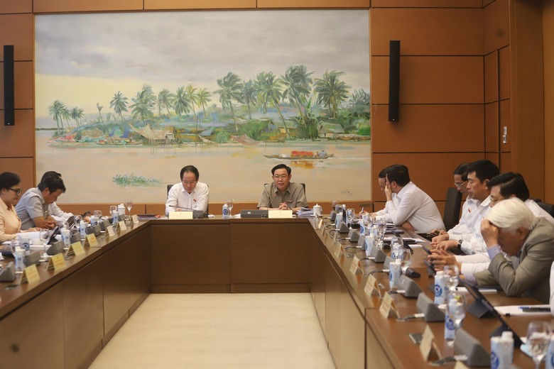 Chủ tịch Quốc hội: C&aacute;i g&igrave; kh&ocirc;ng l&agrave;m được lại đổ hết cho thể chế l&agrave; kh&ocirc;ng đ&uacute;ng - Ảnh 2.
