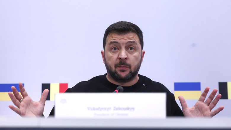 Tổng thống Ukraine y&ecirc;u cầu qu&acirc;n đội tiến l&ecirc;n 500m mỗi ng&agrave;y - Ảnh 1.
