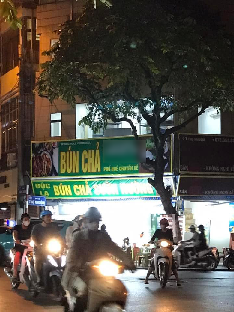 Bước v&agrave;o căn bếp qu&aacute;n buffet 99.000 đồng ở H&agrave; Nội, thực kh&aacute;ch sợ h&atilde;i cảnh tượng trước mắt - Ảnh 3.