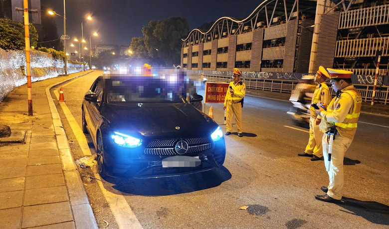 Hàng trăm cán bộ, công chức vi phạm nồng độ cồn bị kỷ luật ra sao? - Ảnh 1. Hàng trăm cán bộ, công chức vi phạm nồng độ cồn bị kỷ luật ra sao? - Ảnh 1.
