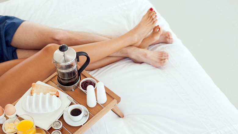 Tiến sĩ Anh: Muốn &ldquo;chuyện ấy&rdquo; th&ecirc;m nồng ch&aacute;y, đừng bỏ qua loại đồ uống n&agrave;y  - Ảnh 1.