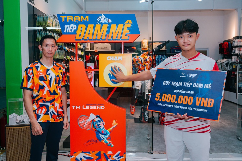 Huyền thoại Nguyễn Tiến Minh "tiếp đam m&ecirc;" cho những em nhỏ ho&agrave;n cảnh kh&oacute; khăn - Ảnh 1.