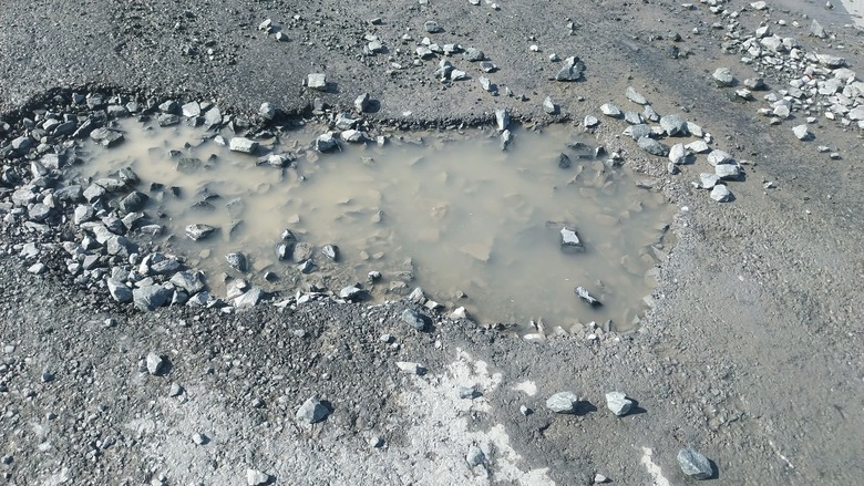 V&igrave; sao một tuyến đường ở Đồng Th&aacute;p hai năm sử dụng m&agrave; mưa l&agrave; hư? - Ảnh 4.