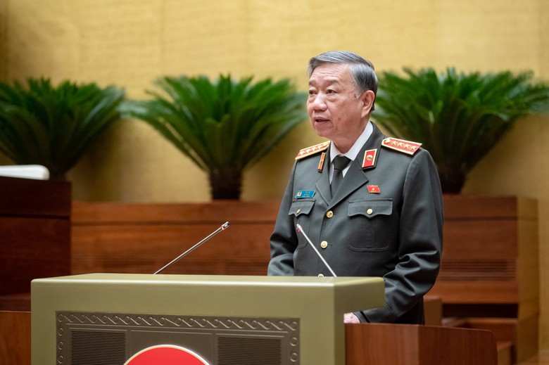 Bộ trưởng C&ocirc;ng An: Kh&ocirc;ng để xảy ra t&igrave;nh trạng theo d&otilde;i c&ocirc;ng d&acirc;n khi d&ugrave;ng căn cước gắn ch&iacute;p - Ảnh 2.